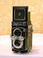 $B%l%s%:%U!<%I$r>e$2$?(BYashica-D